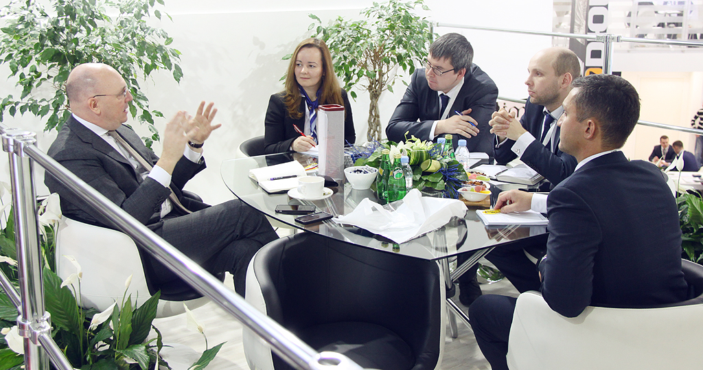 партнеры и гости выставки на стенде компании Про Аква Аква-Терм Москва 2013.JPG