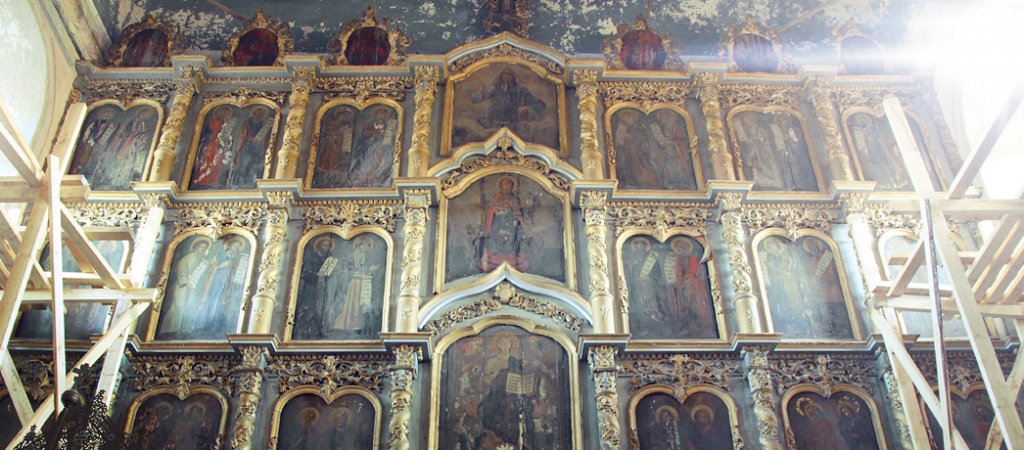 храм Илии Пророка иконостас.jpg