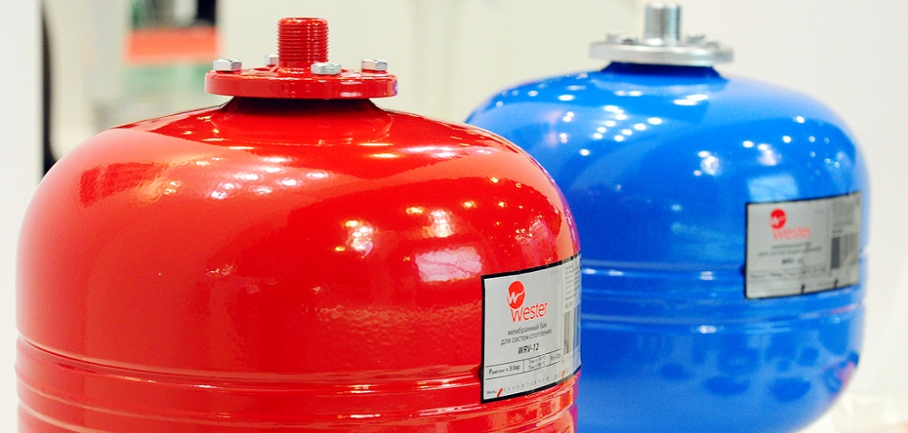 расширительные баки Про Аква Aqua-Therm St. Petersburg 2016.jpg расширительные баки Про Аква Aqua-Therm St. Petersburg 2016.jpg