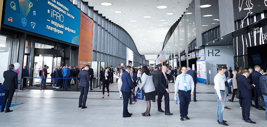 На открытии форума с приветственным словом выступили заместитель председателя Комитета по строительству Правительства Санкт-Петербурга Валерий Усков и вице-президент Санкт-Петербургской торгово-промышленной палаты Людмила Карелина!