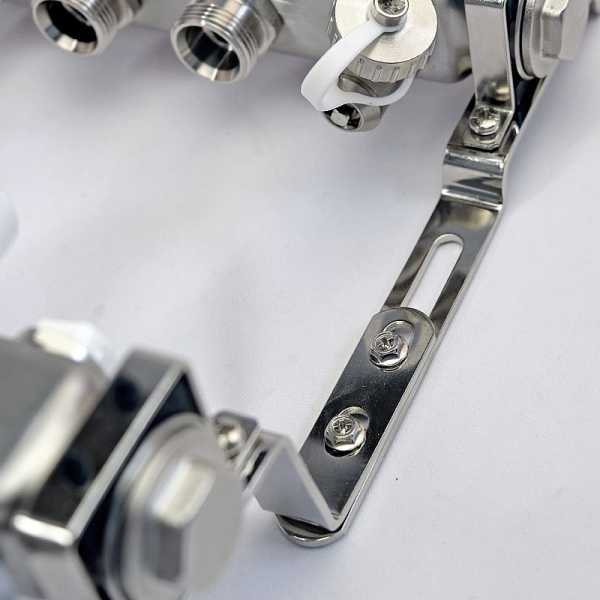 Ракурсы_v500mb_кронштейн PRO AQUA Коллекторный блок с расходомерами