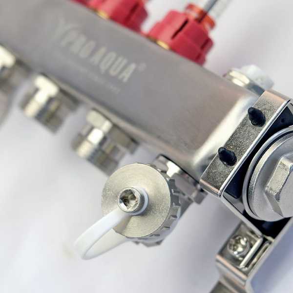 Ракурсы_v500mb_дренаж PRO AQUA Коллекторный блок с расходомерами